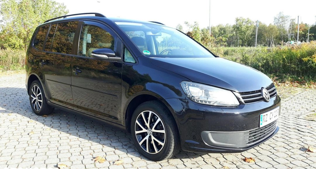 Volkswagen Touran cena 36800 przebieg: 240000, rok produkcji 2011 z Bytom małe 436